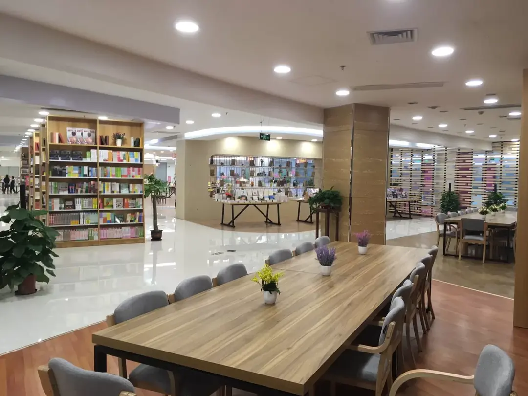 楼下新开的购书中心