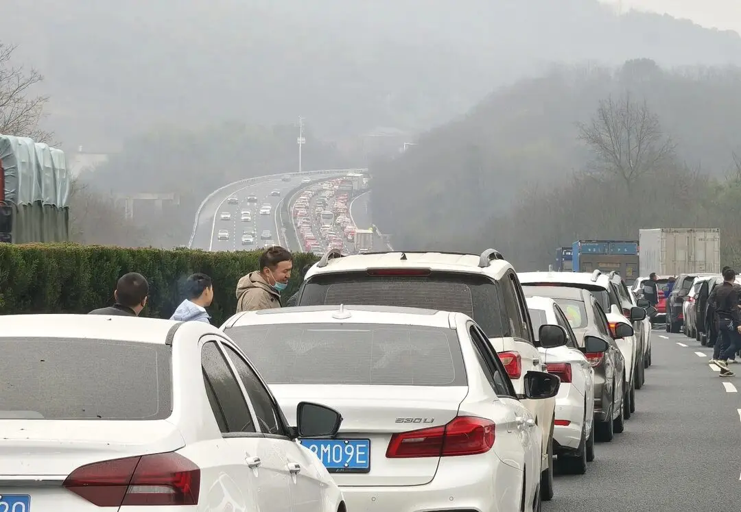 带小孩回乡过年