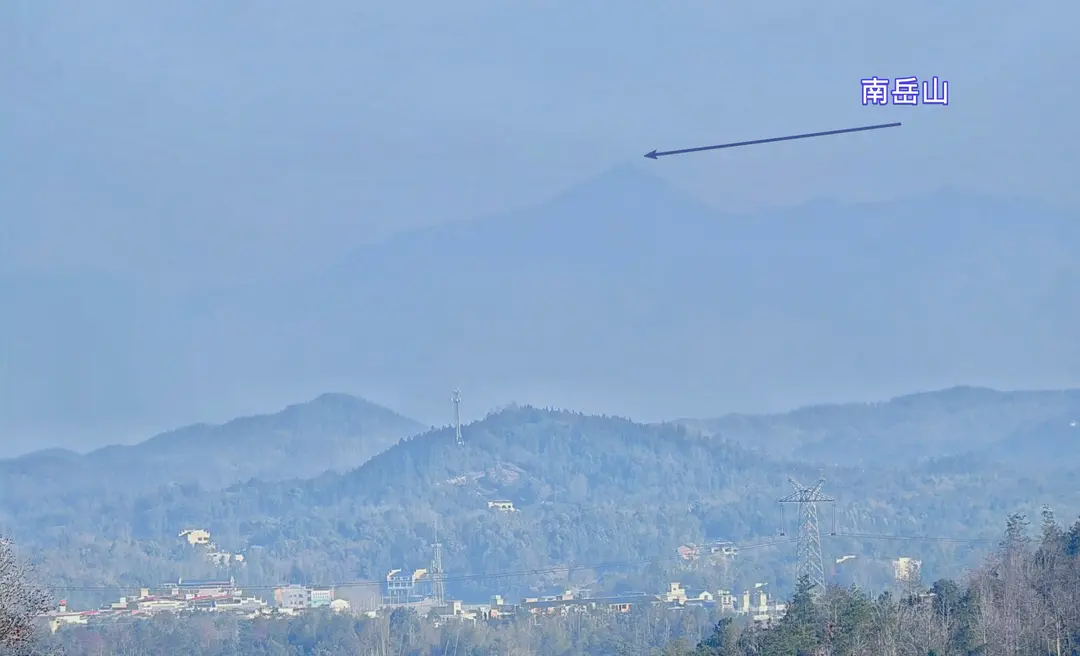 我家屋后就能看到南岳山